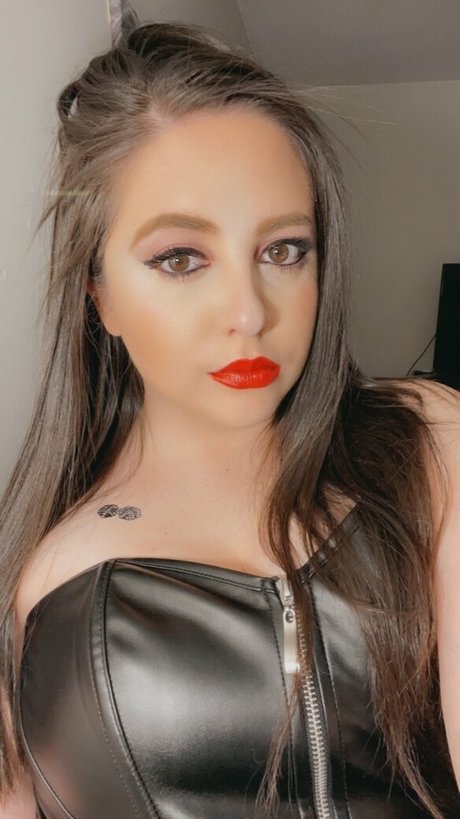 Ava_hadley