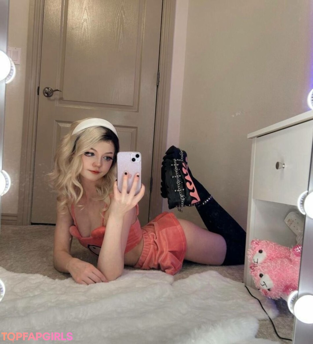 Foto desnuda filtrada de OnlyFans de Strawbeariemilkk #2112