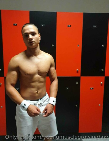 Youngmusclegrowingboy