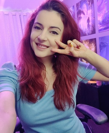 Anniefuchsia