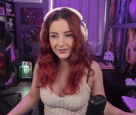 Anniefuchsia