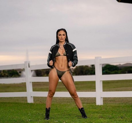 Sonya Deville