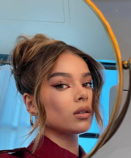 Hailee Steinfeld
