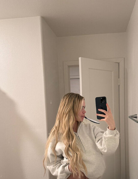 Foto desnuda filtrada de OnlyFans de Emily Elizab3th