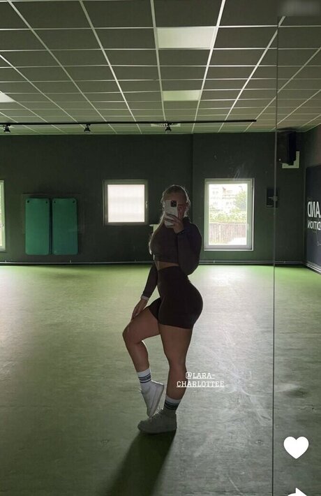 Foto desnuda filtrada de OnlyFans de Laracharlottee