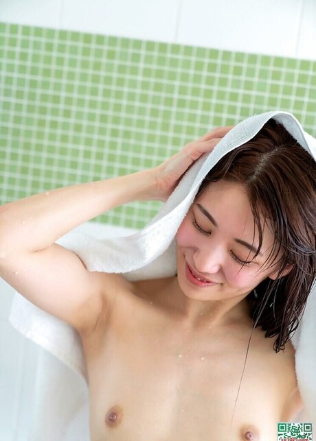 Yamagishi Aika 山岸逢花