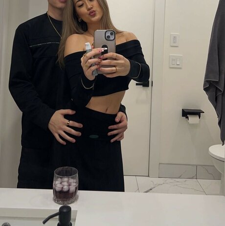 Foto desnuda filtrada de OnlyFans de Nevaehmaezee