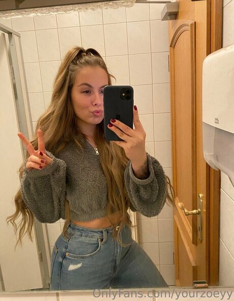 Foto desnuda filtrada de OnlyFans de Yourzoeyy
