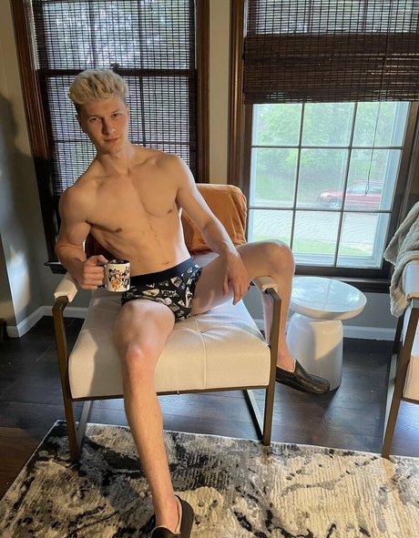 Foto desnuda filtrada de OnlyFans de Kallen2044