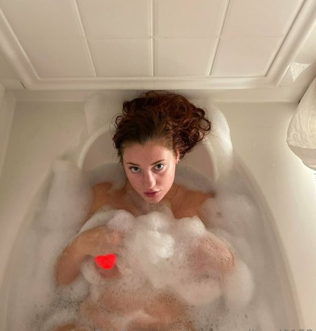 Foto desnuda filtrada de OnlyFans de Thatoneredhead0153