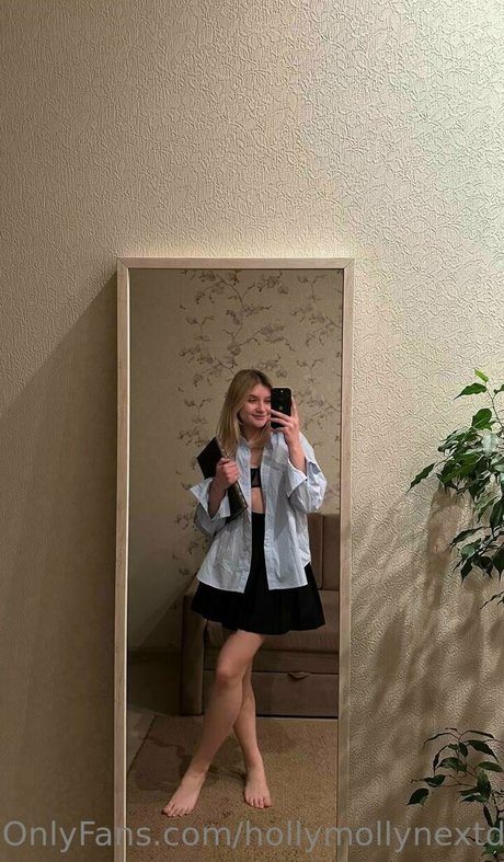 Hollymollynextdoor