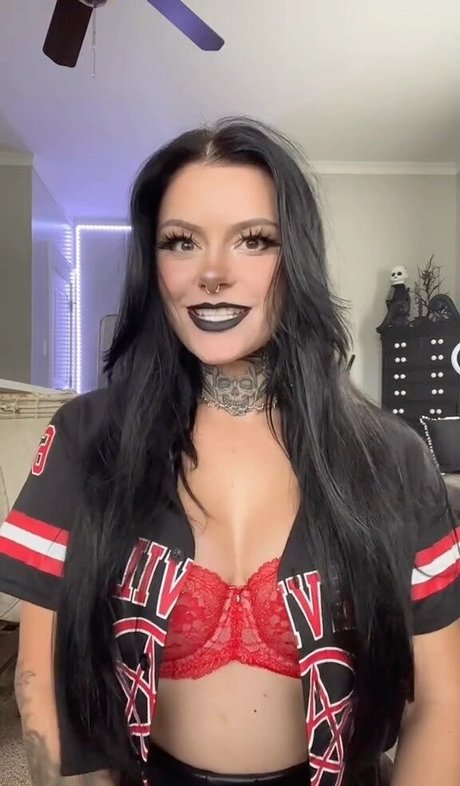 Foto desnuda filtrada de OnlyFans de Yourfavlittledemon