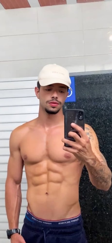 Foto desnuda filtrada de OnlyFans de Lucas Brant