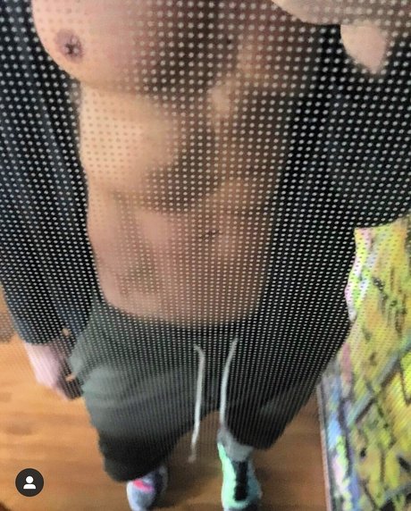 Foto desnuda filtrada de OnlyFans de Mikehugecock