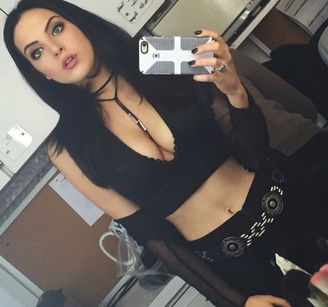 Elizabeth Gillies