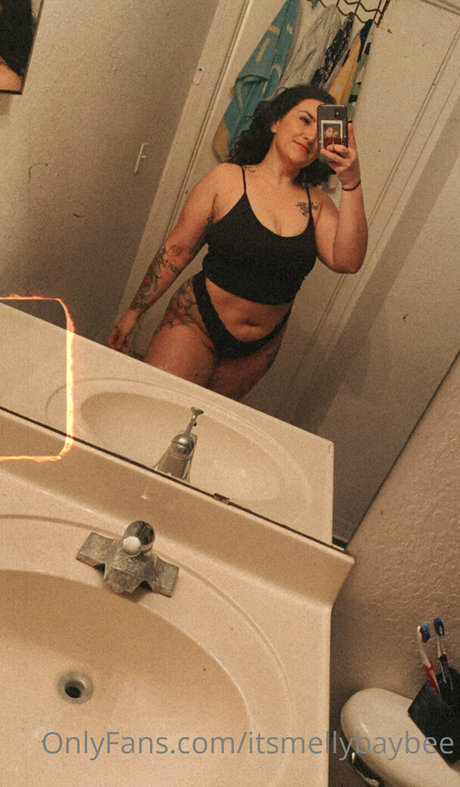 Foto desnuda filtrada de OnlyFans de Itsmellybaybee