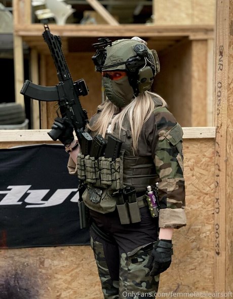 Foto desnuda filtrada de OnlyFans de Femmefataleairsoft