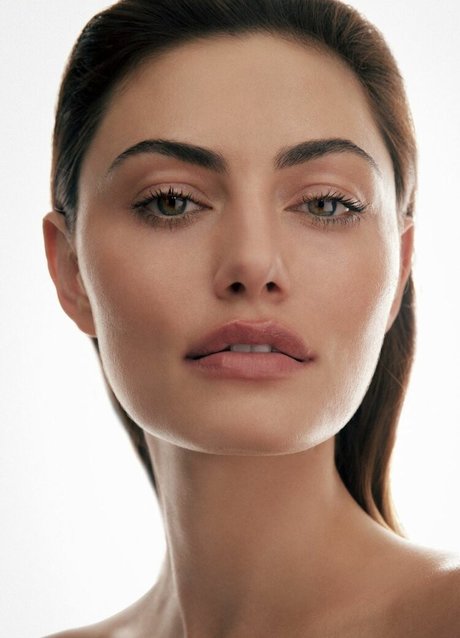Phoebe Tonkin