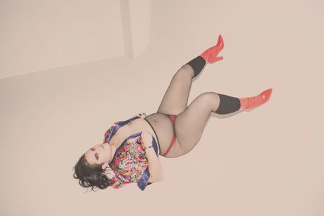 Foto desnuda filtrada de OnlyFans de Bee Riot