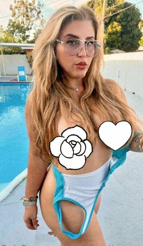 Foto desnuda filtrada de OnlyFans de Deniapettessen