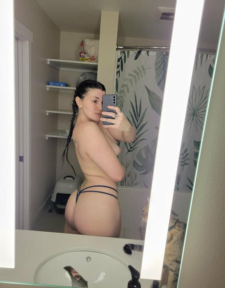 Foto desnuda filtrada de OnlyFans de Curvyjasssy