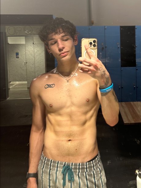 Foto desnuda filtrada de OnlyFans de Adam Baraj