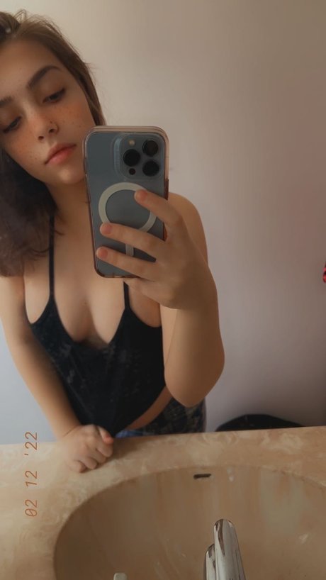Foto desnuda filtrada de OnlyFans de Pregomama2023