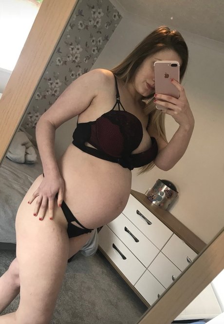 Pregnant Sexy Holly