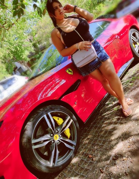 Foto desnuda filtrada de OnlyFans de Jennifer Busty Latina