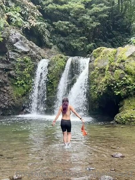 Foto desnuda filtrada de OnlyFans de Boobsonthemove22