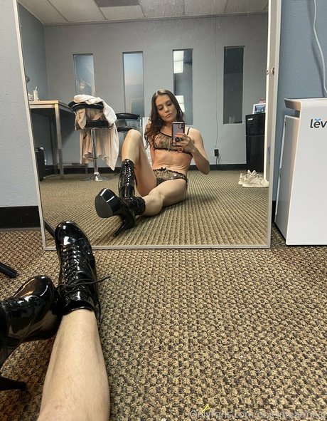 Foto desnuda filtrada de OnlyFans de Doesnteatmeat