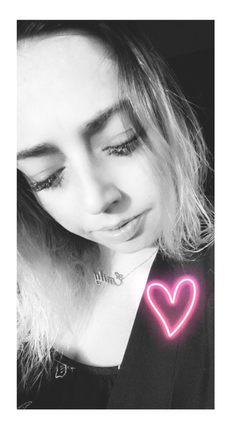 Foto desnuda filtrada de OnlyFans de Emmy