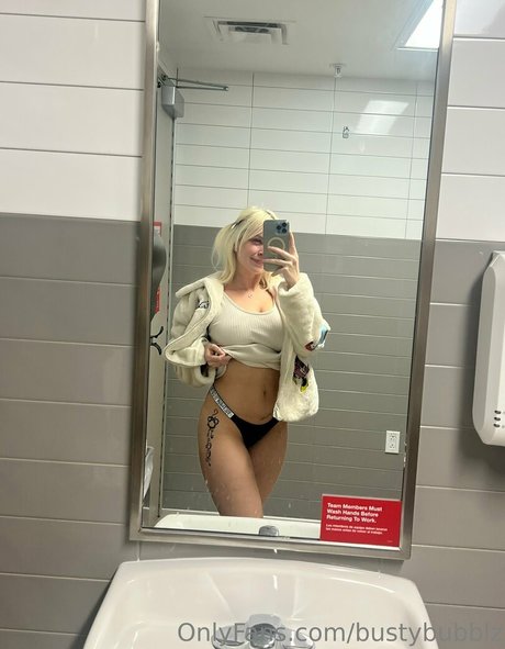 Foto desnuda filtrada de OnlyFans de Bustybubblz