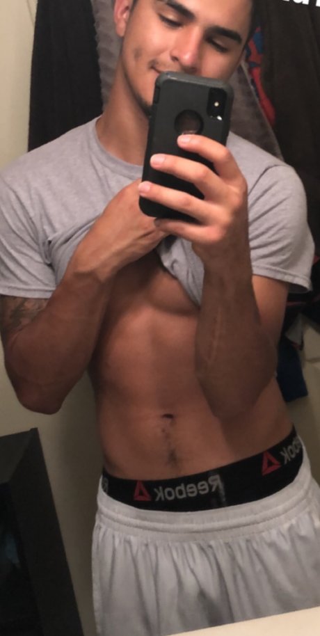 Foto desnuda filtrada de OnlyFans de Santiago