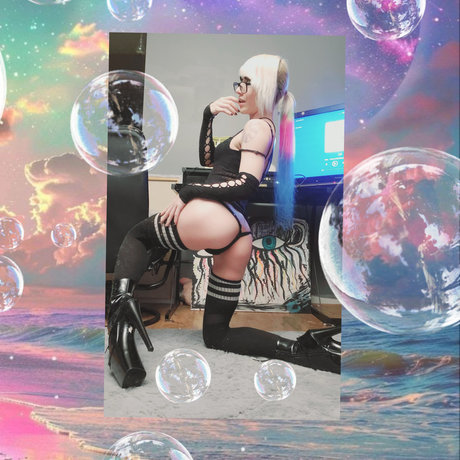 Foto desnuda filtrada de OnlyFans de Neonbunni