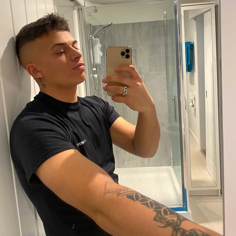 Foto desnuda filtrada de OnlyFans de Ross