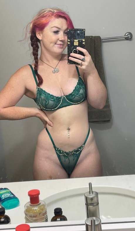 Foto desnuda filtrada de OnlyFans de Molly Montana