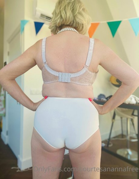 Foto desnuda filtrada de OnlyFans de Courtesanannafree