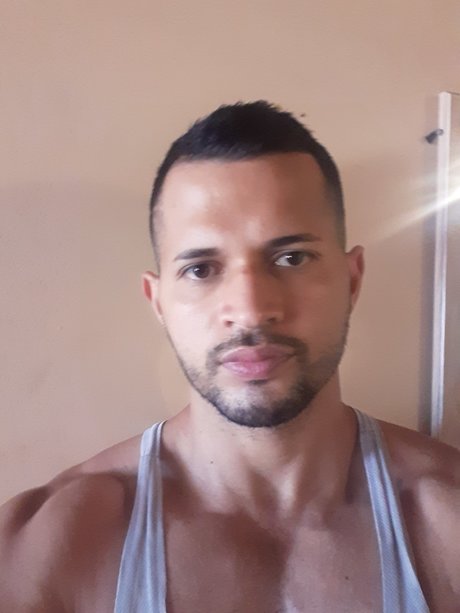 Foto desnuda filtrada de OnlyFans de Michael Tenorio