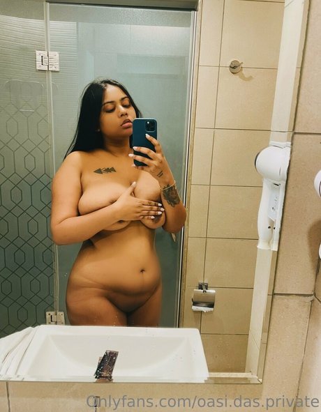 Foto desnuda filtrada de OnlyFans de Oasi Das