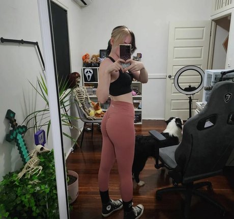 Foto desnuda filtrada de OnlyFans de Deadlykittens Kofi