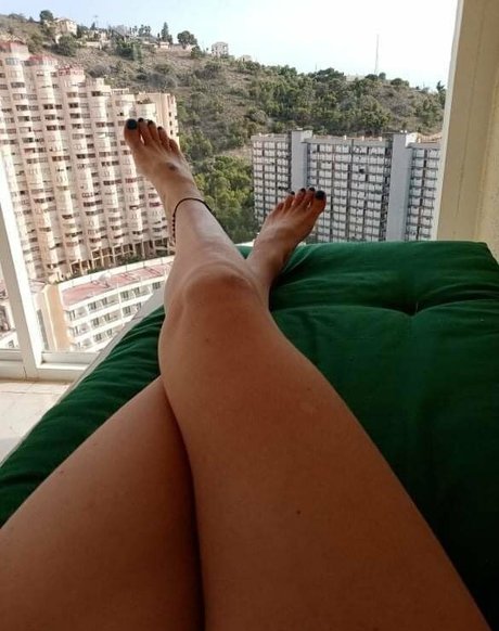 Britishbralesshotwifex