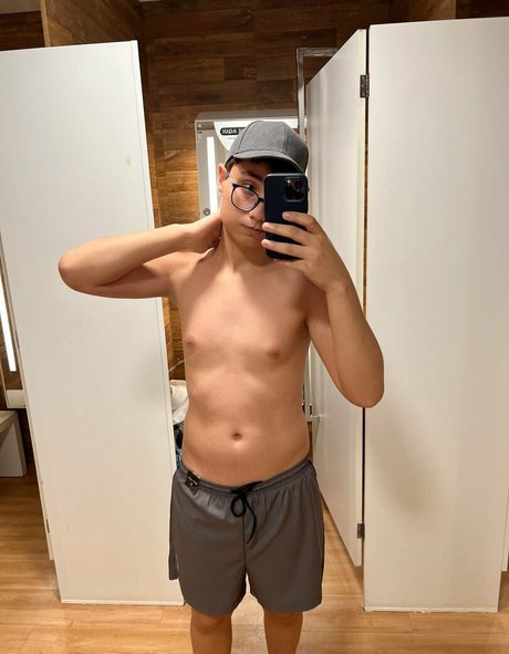 Foto desnuda filtrada de OnlyFans de Lukecinnabun