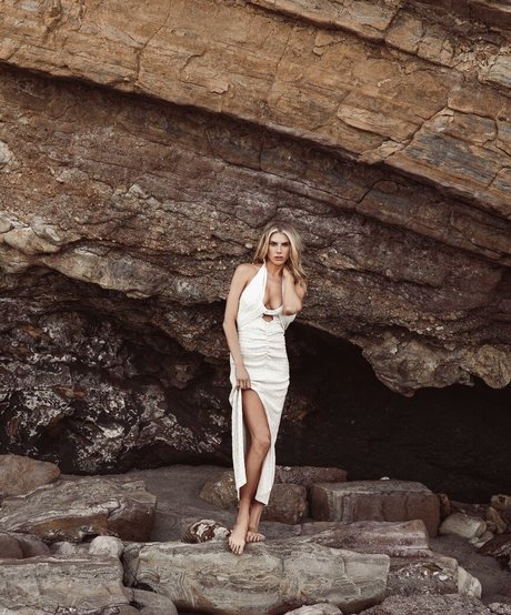 Foto desnuda filtrada de OnlyFans de Charlotte Mckinney