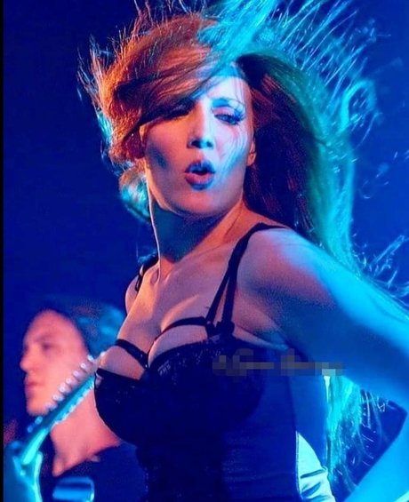Foto desnuda filtrada de OnlyFans de Simone Simons