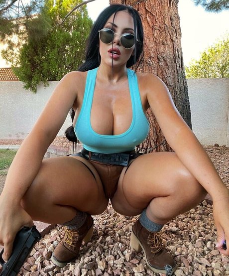 Foto desnuda filtrada de OnlyFans de Lara Croft