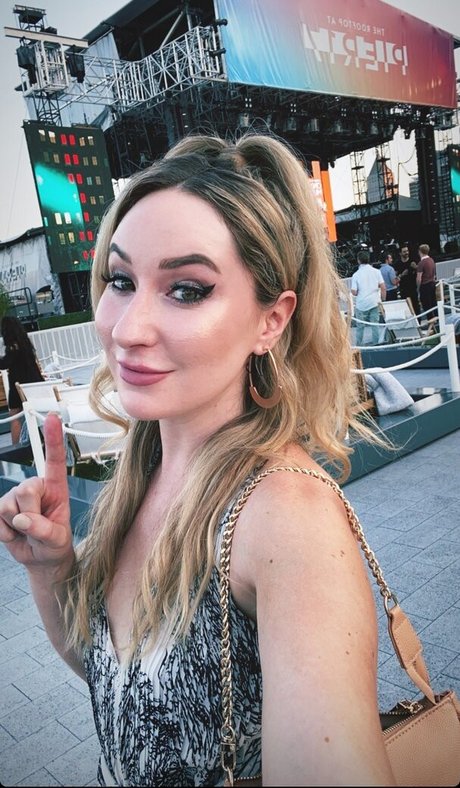 Robyn Adele Anderson