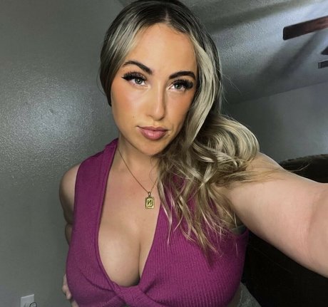 Foto desnuda filtrada de OnlyFans de Realragergirl