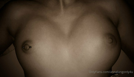 Foto desnuda filtrada de OnlyFans de Annalangonly4u