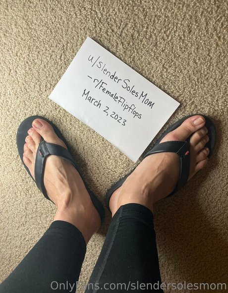 Foto desnuda filtrada de OnlyFans de Slendersolesmom
